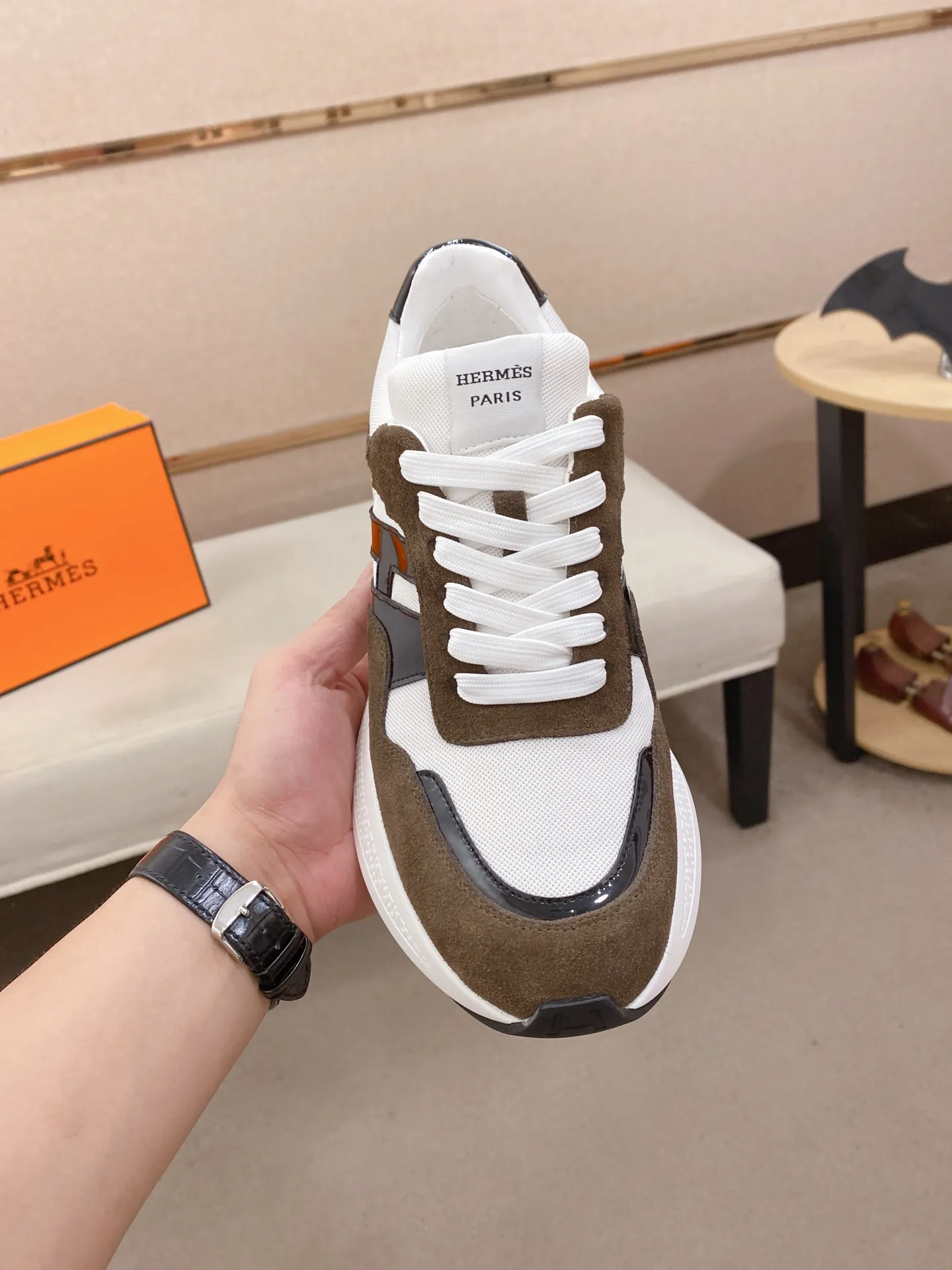 Factory price: 560💰《HERMES》【Classic Original Version】Hermès; Top 🔝 Purchasing Agency 🔍🔍Men's latest 🇺🇸 counters are on sale simultaneously, imported from Italy original ▲▲cowhide ▲▲ (high-end, nobility, class) ) Exquisite workmanship (Italian 🇮🇹 imported water-dyed 🐂 cowhide lining) sole: original sole provided by the original factory, ⚠️exclusive double-layer activity·TPR·rubber·combined molded outsole; super comfortable·wear-resistant·non-slip·environmental protection The real thing is more beautiful if you take the real thing (high quality, follow the order). You can enter and exit the counter at will * Number of yards: 38-44 (45 can be customized and cannot be returned or exchanged)